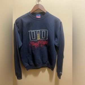 Champion University of Dayton Flyers Crewneck…small..21x24…